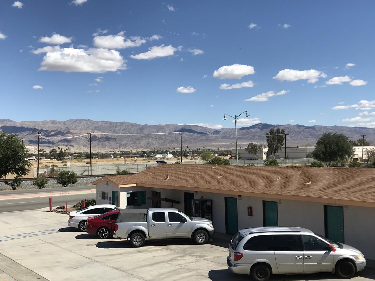 Deluxe Inn Motel Indio Exterior photo